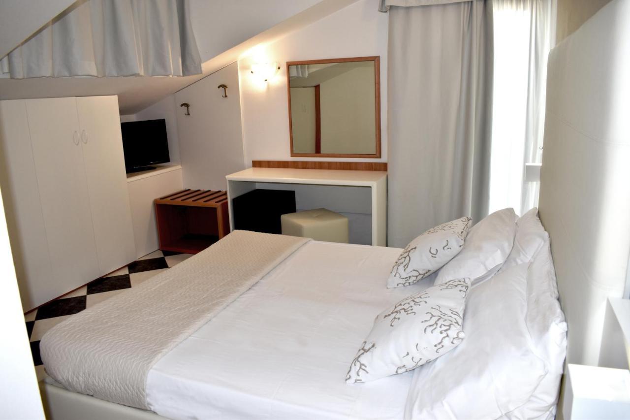 Hotel El Salvador Frontemare Piscina Riscaldata Jesolo Extérieur photo